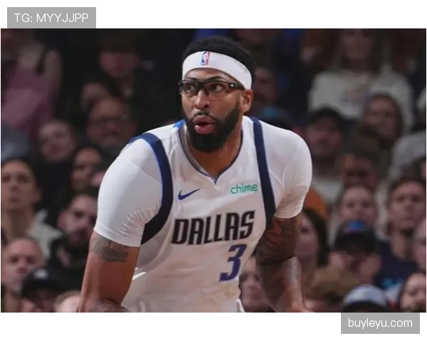 安东尼·戴维斯带着百万豪车进训练馆，旁边队友还在拼公交费呢？